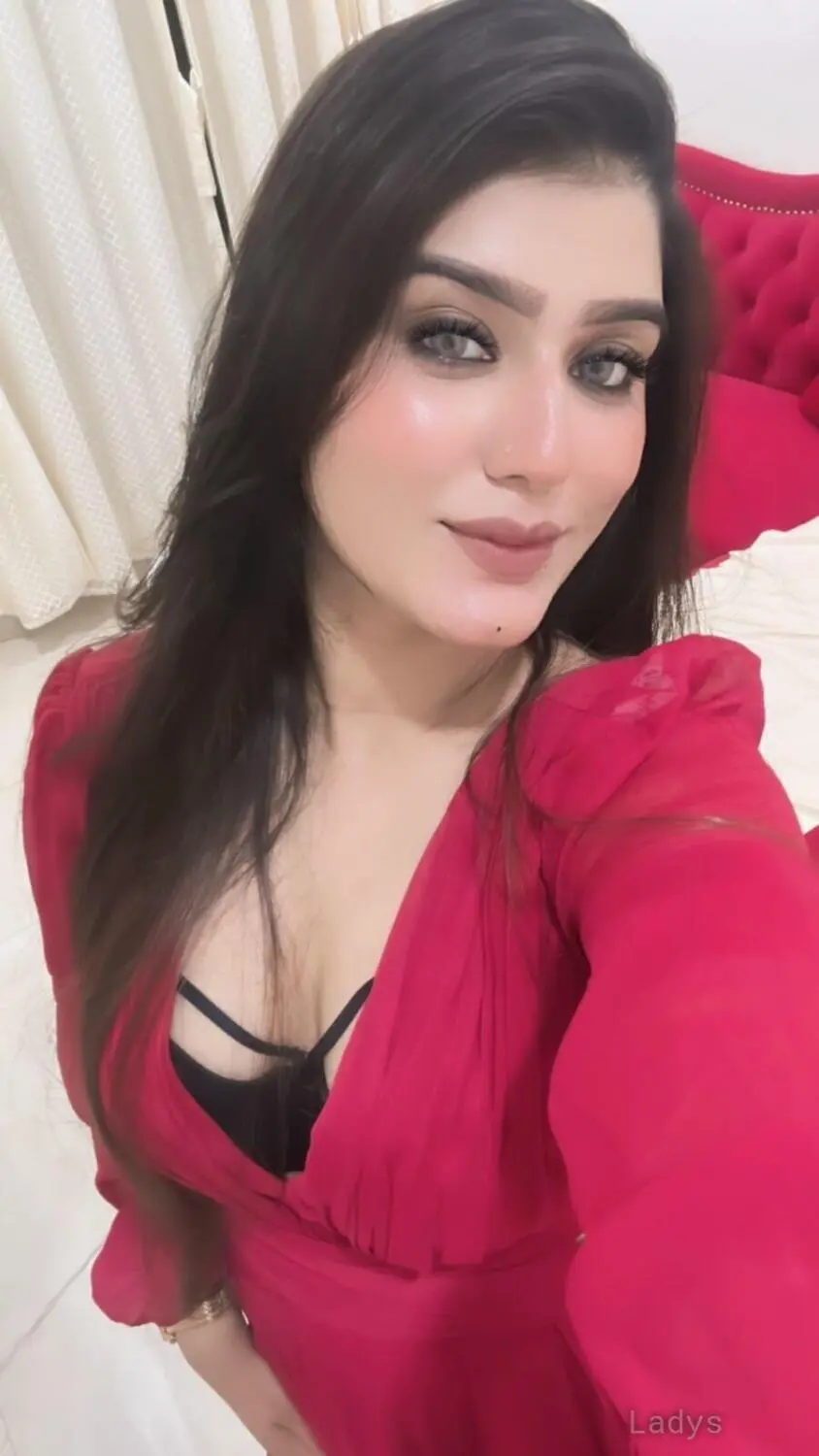 Model Escort Service in Dehradun, 21 years brunette escorts in Dehradun, height 190 sm, Weight kg