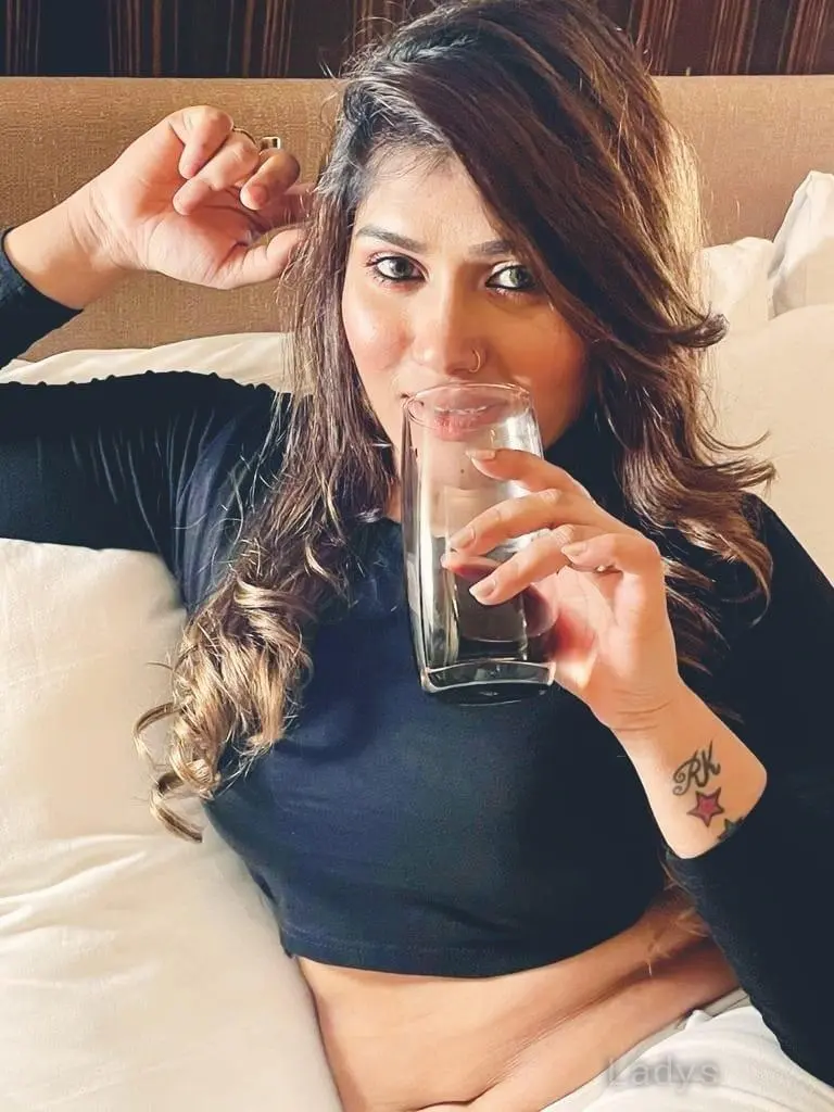 Neha, years brunette escorts in Dehradun, height sm, Weight kg
