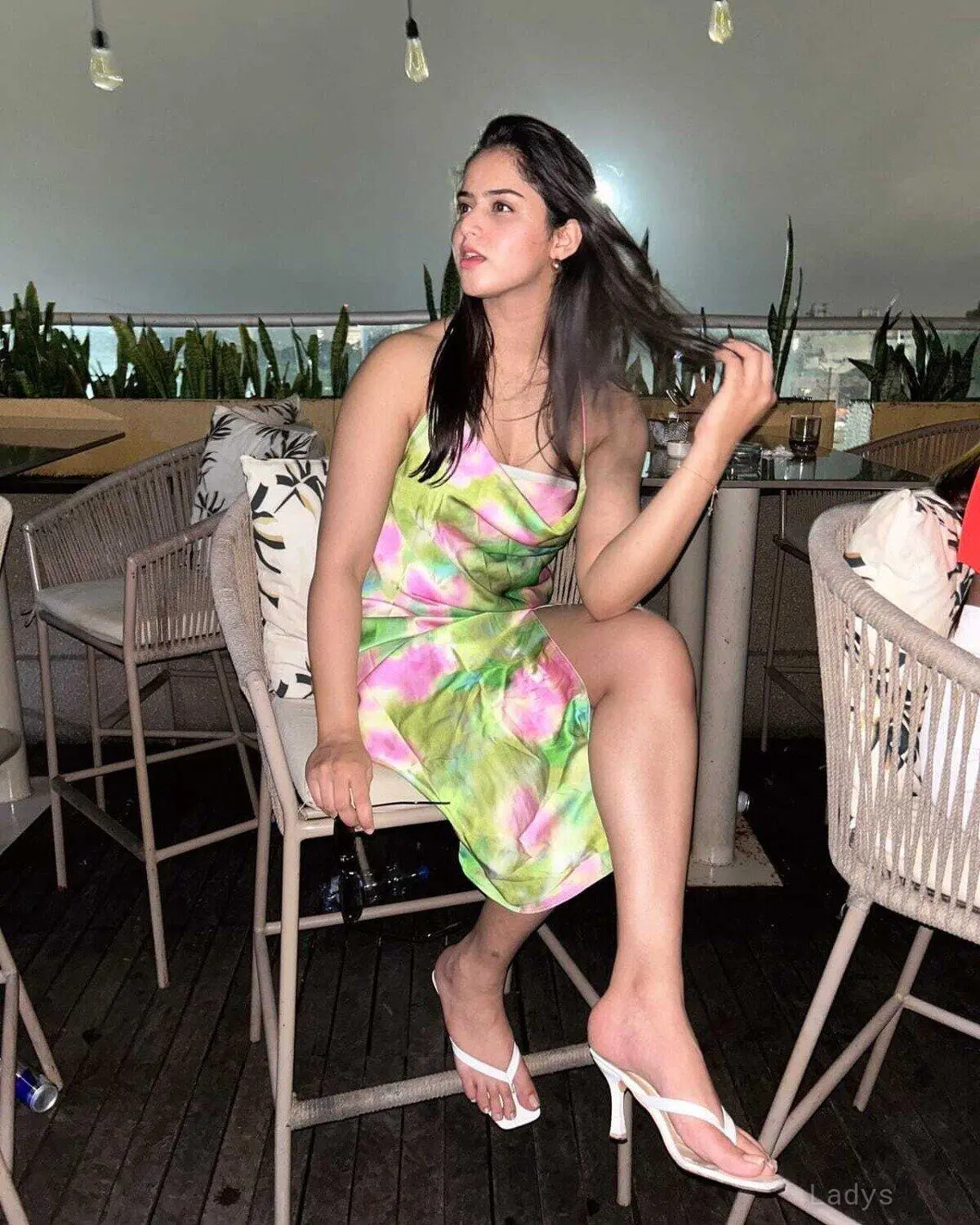 Nisha Malhotra, 23 years brunette escorts in Delhi, height 168 sm, Weight  kg