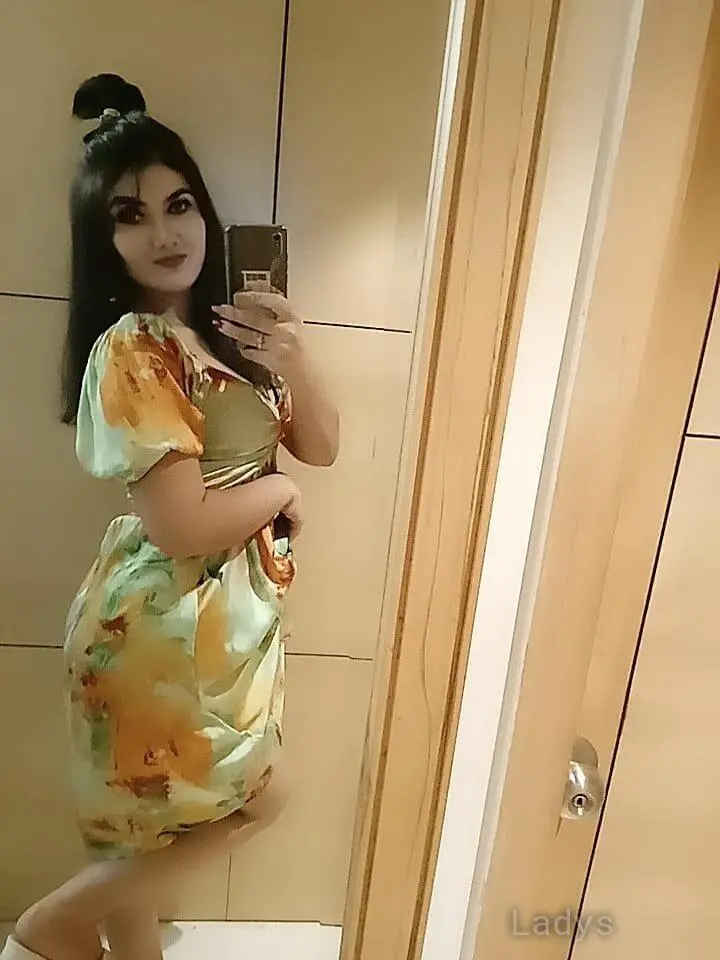 Polina, 23 years brunette escorts in Delhi, height 156 sm, Weight  kg