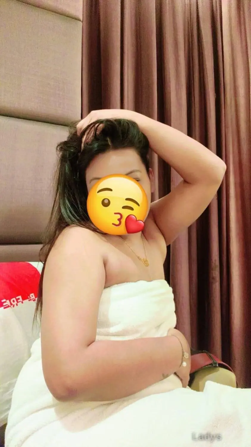 Rani, 23 years brunette escorts in Delhi, height 165 sm, Weight kg