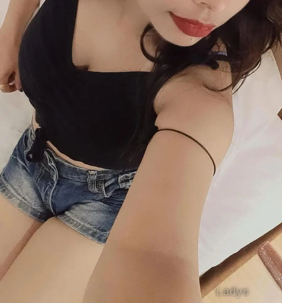 Riya, 25 years brunette escorts in Delhi, height 155 sm, Weight kg