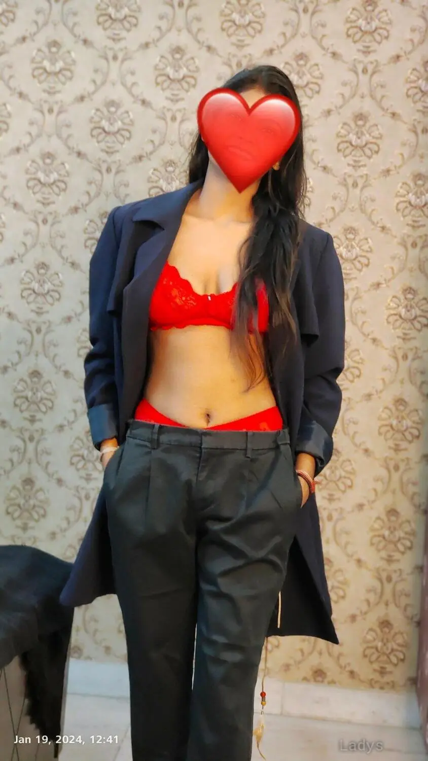 Sanchi Jain, 23 years brunette escorts in Delhi, height 162 sm, Weight  kg