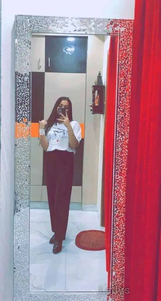 Shreya, 20 years brunette escorts in Delhi, height 169 sm, Weight kg