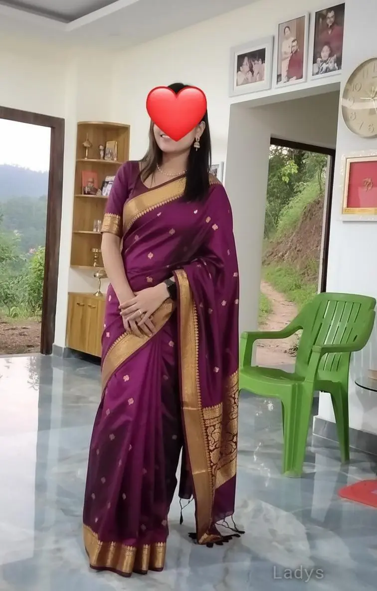 Vami, 20 years brunette escorts in Delhi, height 165 sm, Weight kg