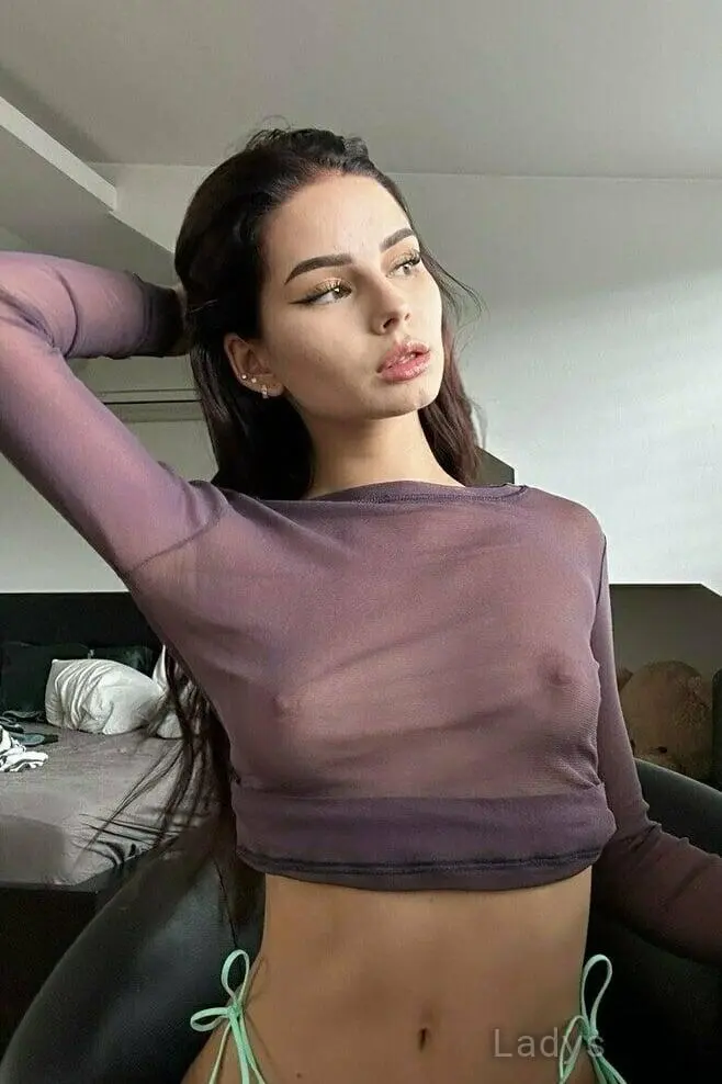 Sara Mia, 21 years brunette escorts in Detroit, height 154 sm, Weight 53 kg