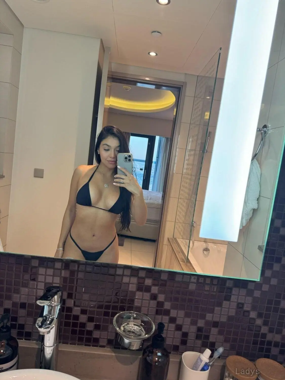 Bella, 25 years brunette escorts in Doha, height 166 sm, Weight  kg