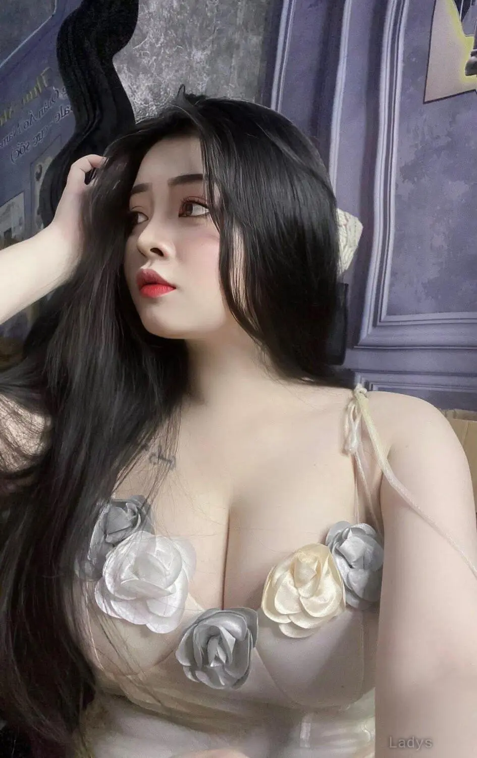 Emma, 22 years brunette escorts in Doha, height 165 sm, Weight kg