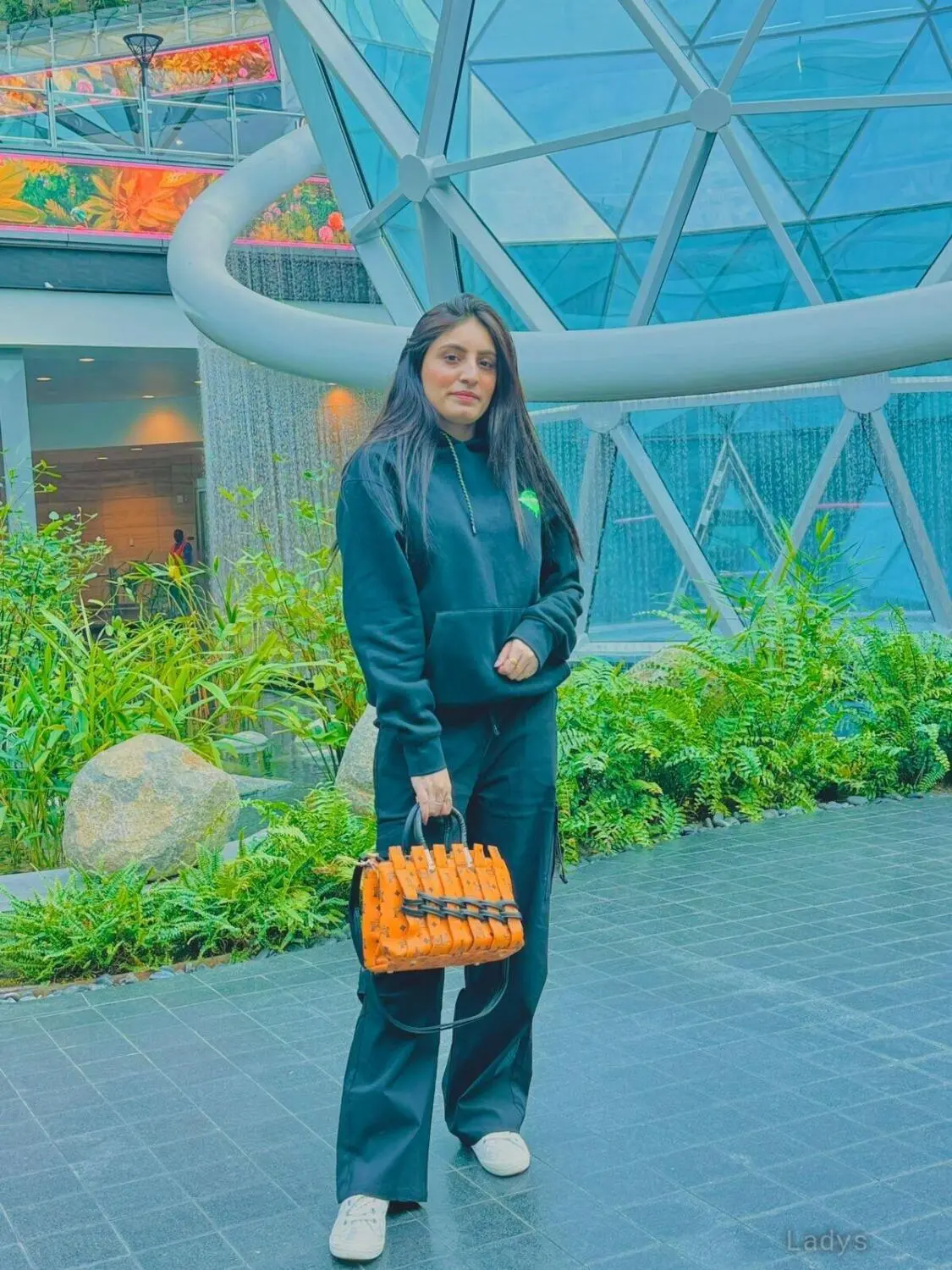 Preet, 21 years brunette escorts in Doha, height sm, Weight kg
