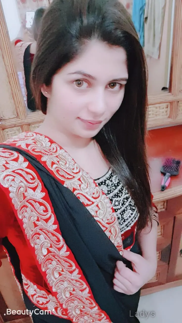 Sanam, 21 years brunette escorts in Doha, height 154 sm, Weight  kg