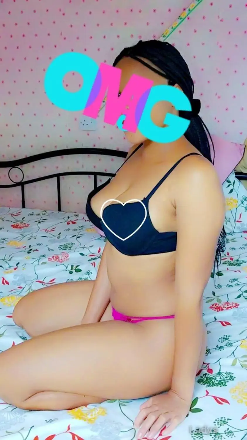 Shirat, 25 years brunette escorts in Doha, height 160 sm, Weight kg
