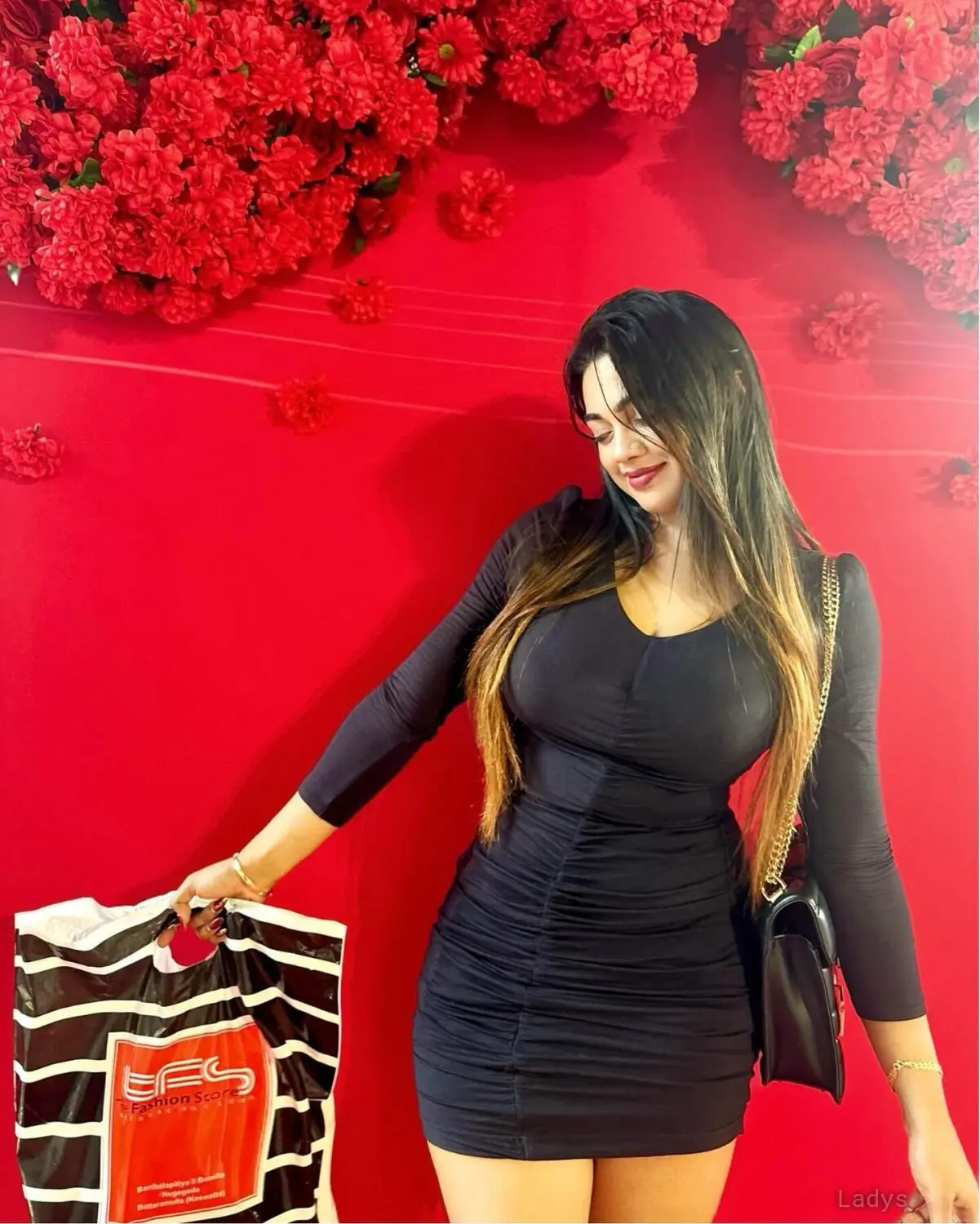 Alisha, 22 years brunette escorts in Dubai, height 166 sm, Weight kg