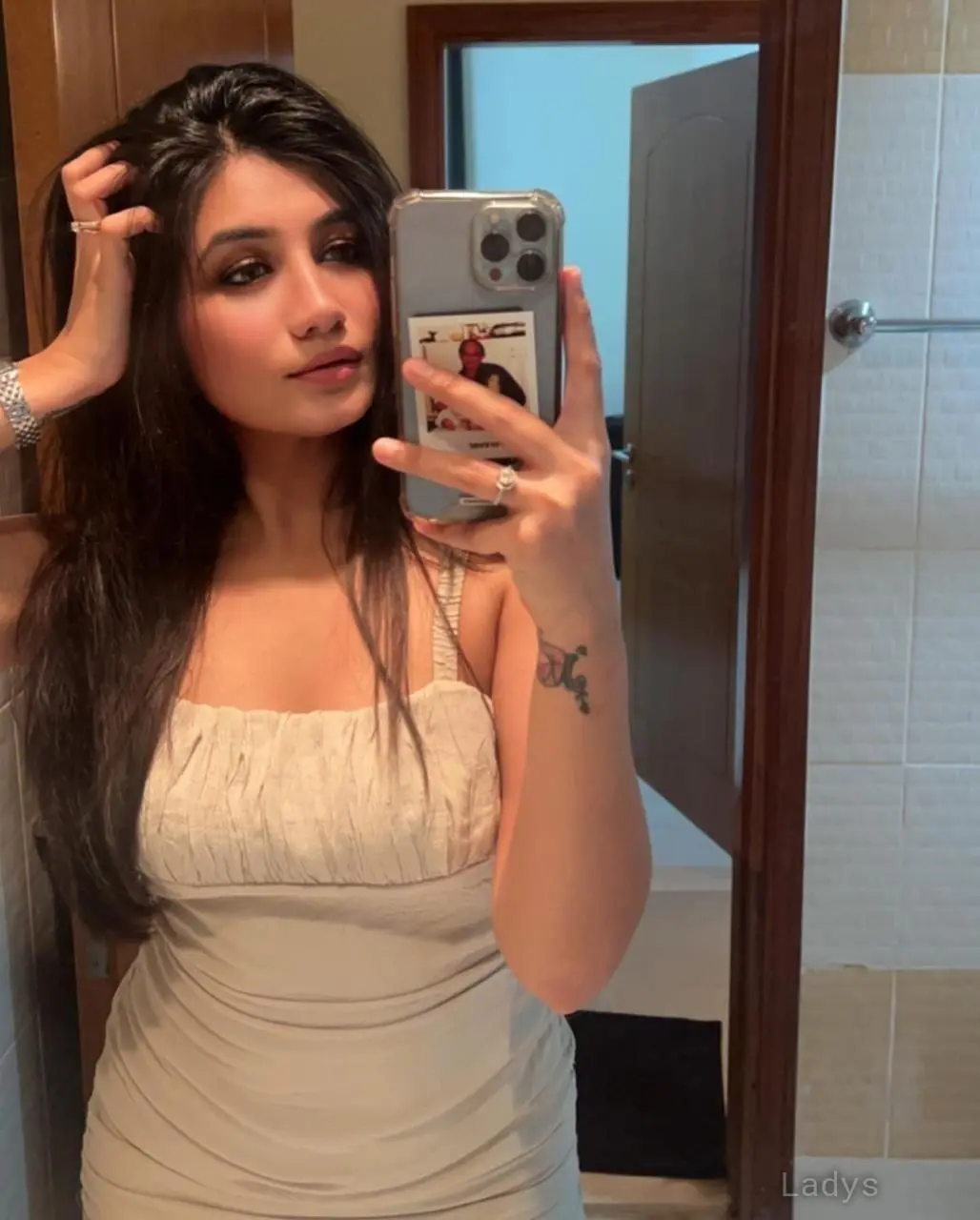 Arpita, 24 years brunette escorts in Dubai, height 169 sm, Weight  kg