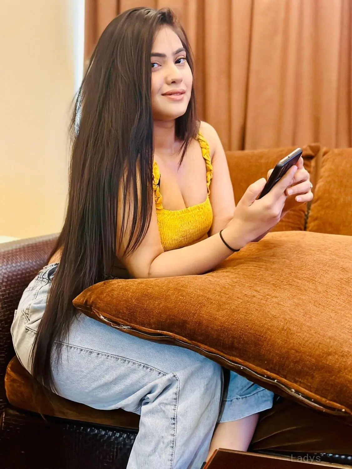 Beautiful Eisha, 20 years brunette escorts in Dubai, height 167 sm, Weight kg