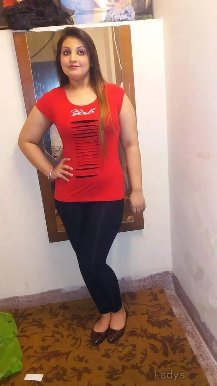 Diksha, 23 years brunette escorts in Dubai, height 166 sm, Weight  kg