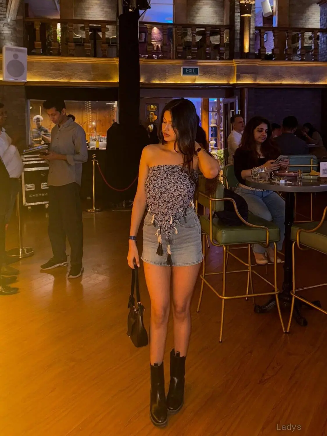 Divya, 23 years brunette escorts in Dubai, height 168 sm, Weight kg