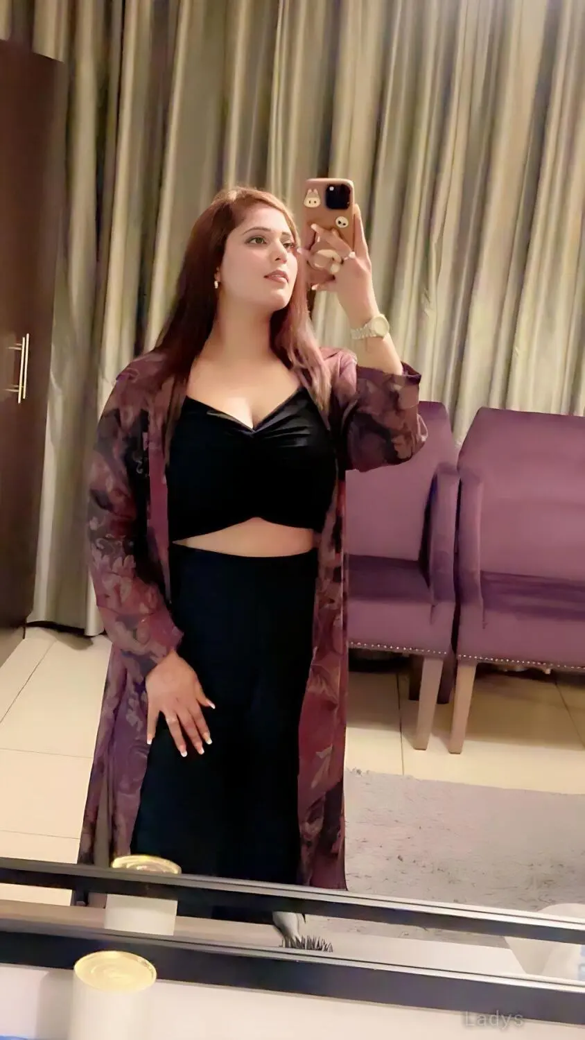 Divya, 22 years brunette escorts in Dubai, height 175 sm, Weight  kg