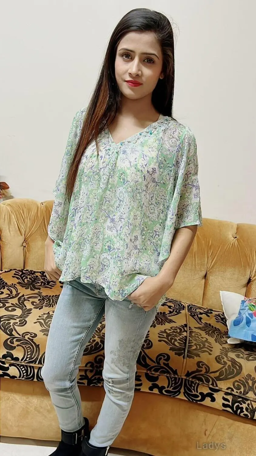 Esha Indian Model, 21 years brunette escorts in Dubai, height 166 sm, Weight kg