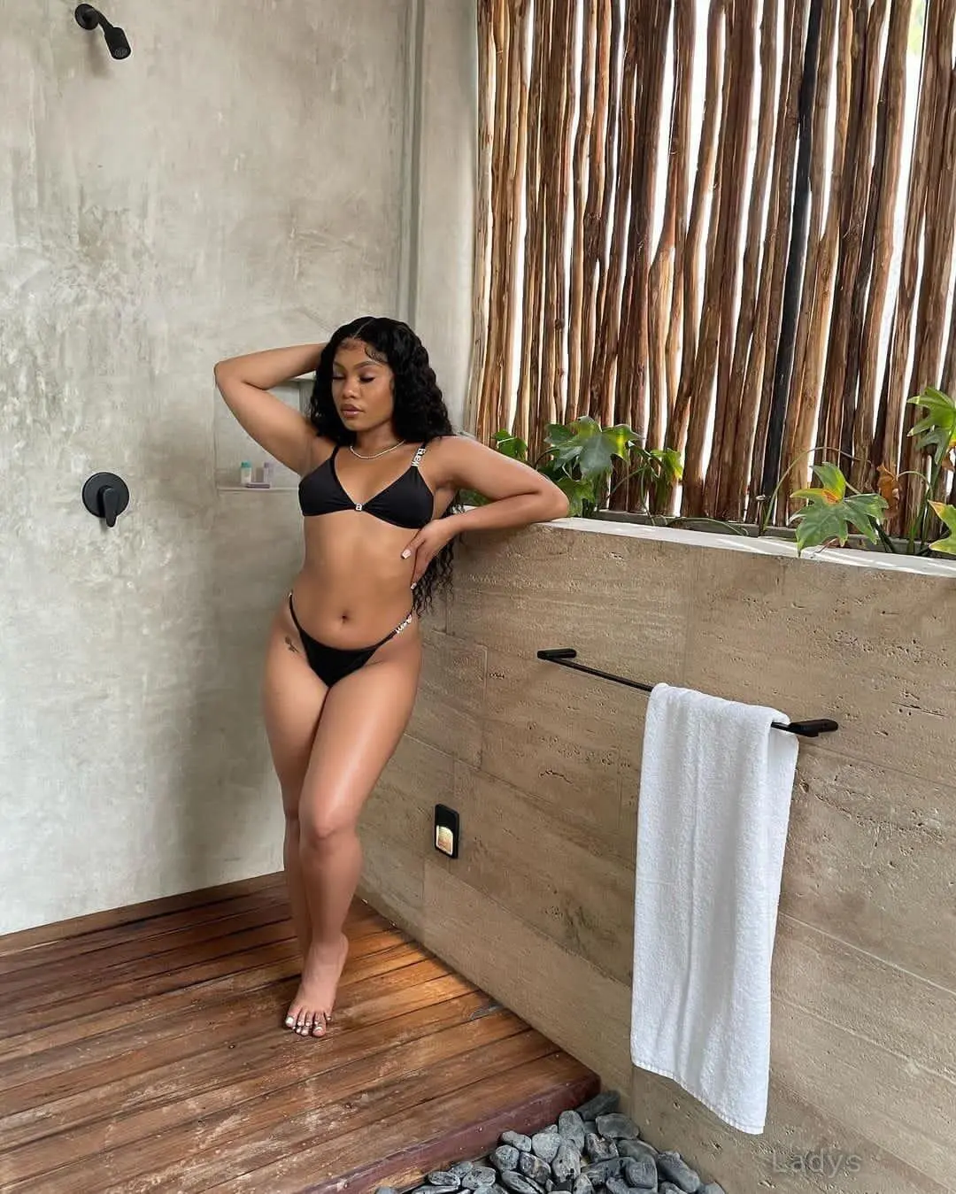 Finna, 23 years brunette escorts in Dubai, height 160 sm, Weight kg