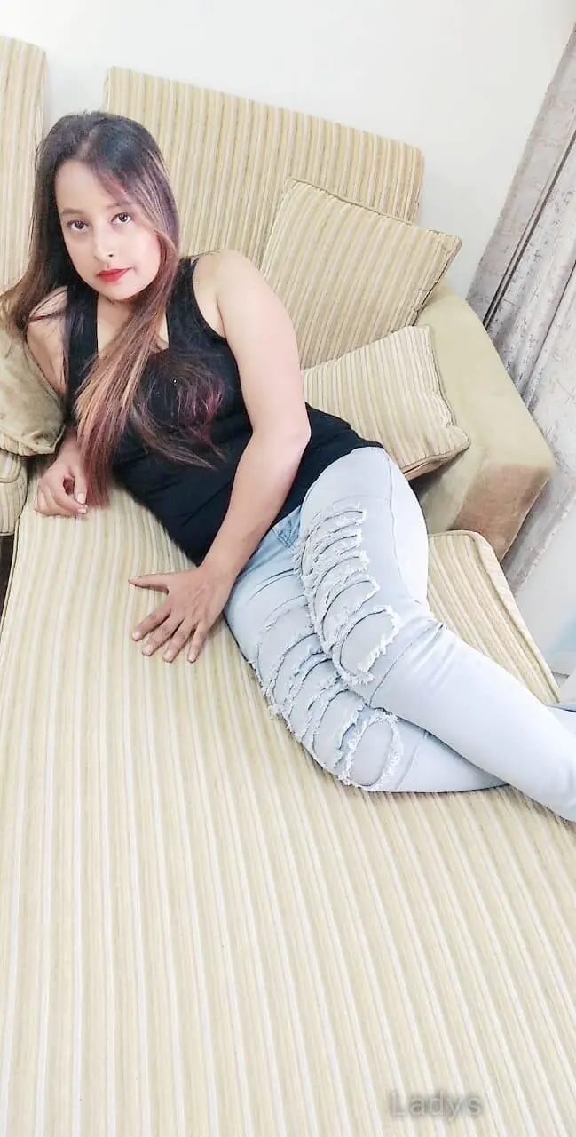 Heena, 23 years brunette escorts in Dubai, height 167 sm, Weight  kg