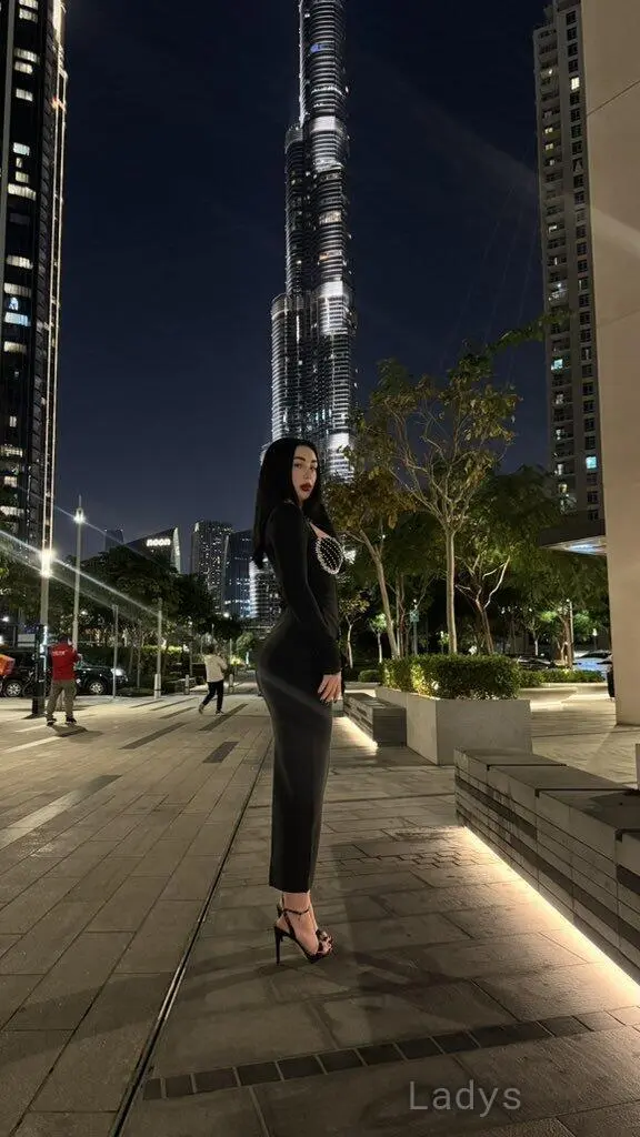 Helen, 25 years brunette escorts in Dubai, height 175 sm, Weight  kg
