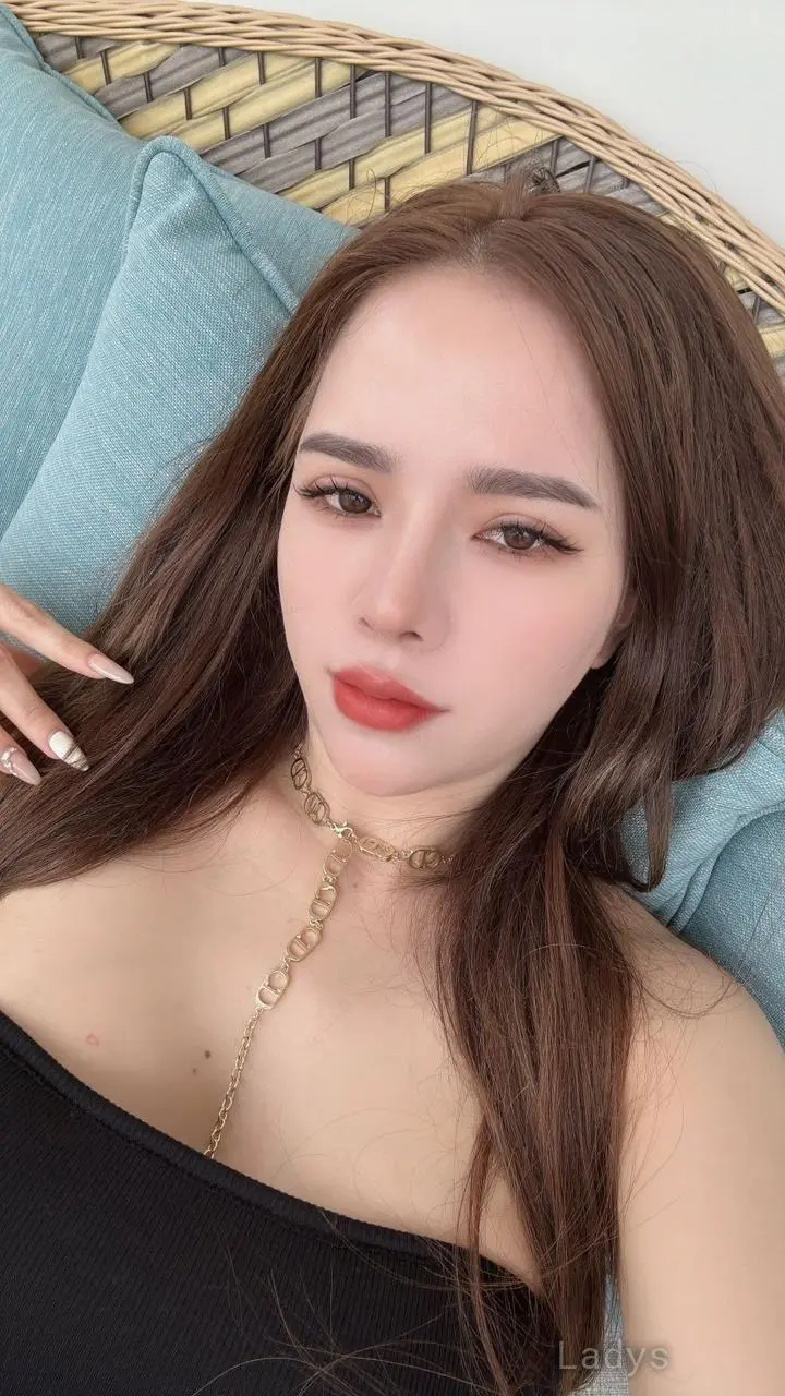 Helen, 21 years brunette escorts in Dubai, height 160 sm, Weight  kg