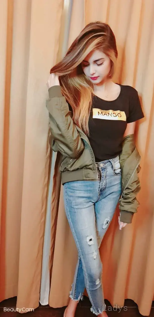 Hoor,  years brunette escorts in Dubai, height  sm, Weight  kg
