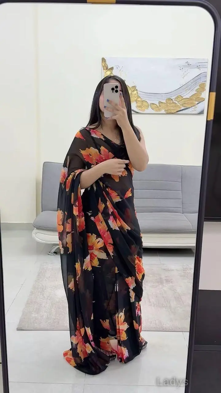 Isha, 21 years brunette escorts in Dubai, height 165 sm, Weight  kg