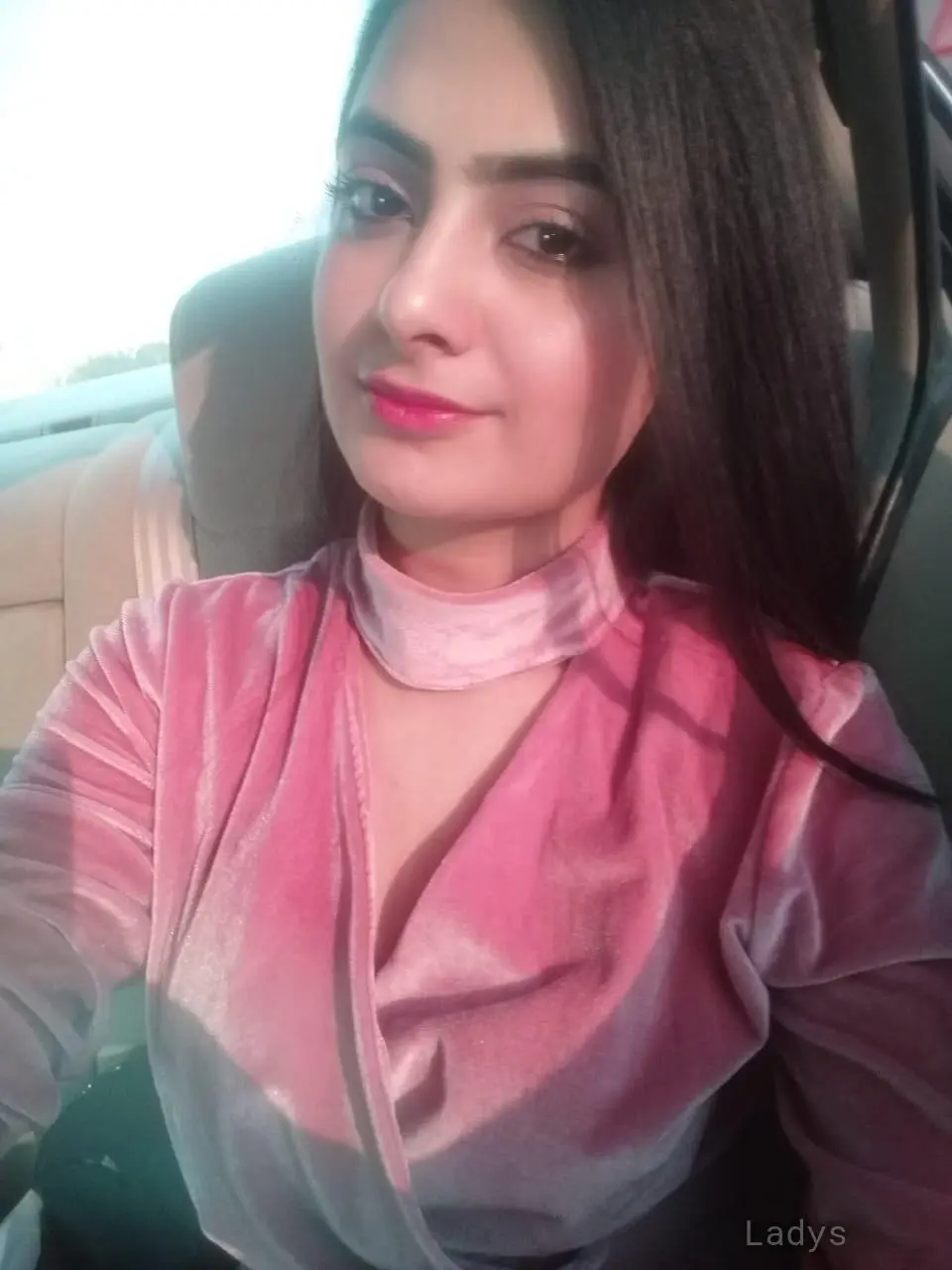 Katrina Indian Model, 22 years brunette escorts in Dubai, height 166 sm, Weight  kg