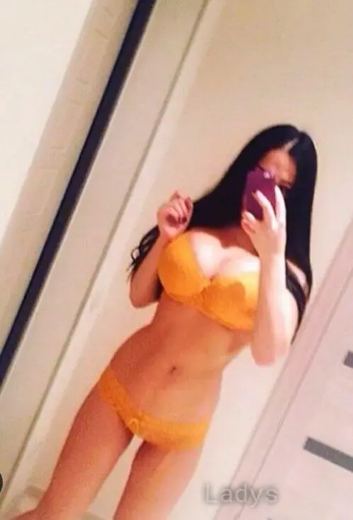 Kristi Busty Girl, 23 years brunette escorts in Dubai, height 170 sm, Weight  kg