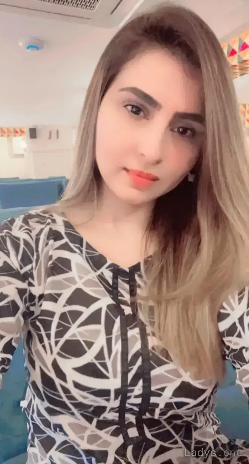 Laiba, 21 years brunette escorts in Dubai, height 178 sm, Weight  kg