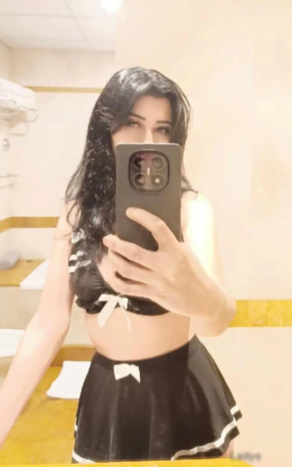Layla, 43 years brunette escorts in Dubai, height 170 sm, Weight kg