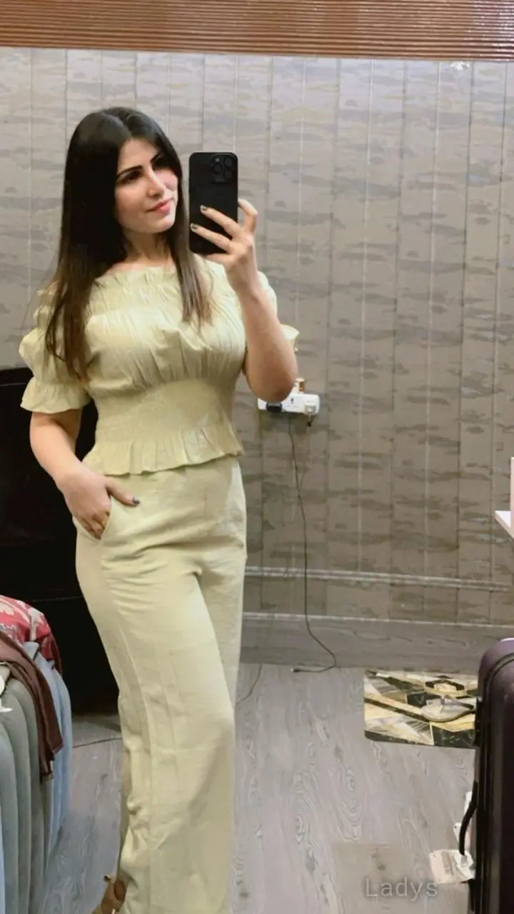 Maya, 22 years brunette escorts in Dubai, height 169 sm, Weight  kg