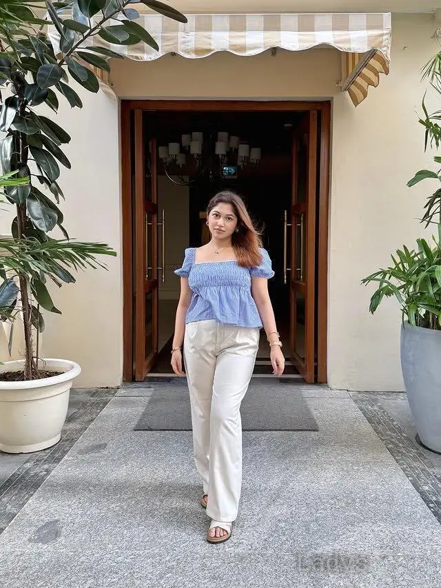 Mehak, 22 years brunette escorts in Dubai, height 160 sm, Weight kg