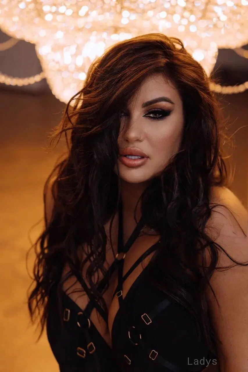 Milana, 27 years brunette escorts in Dubai, height 170 sm, Weight  kg