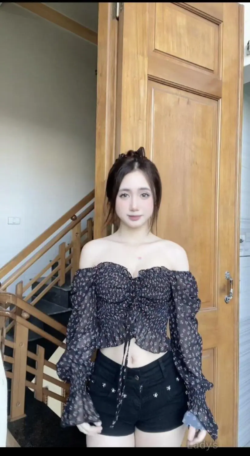 Mina, 23 years brunette escorts in Dubai, height 164 sm, Weight  kg