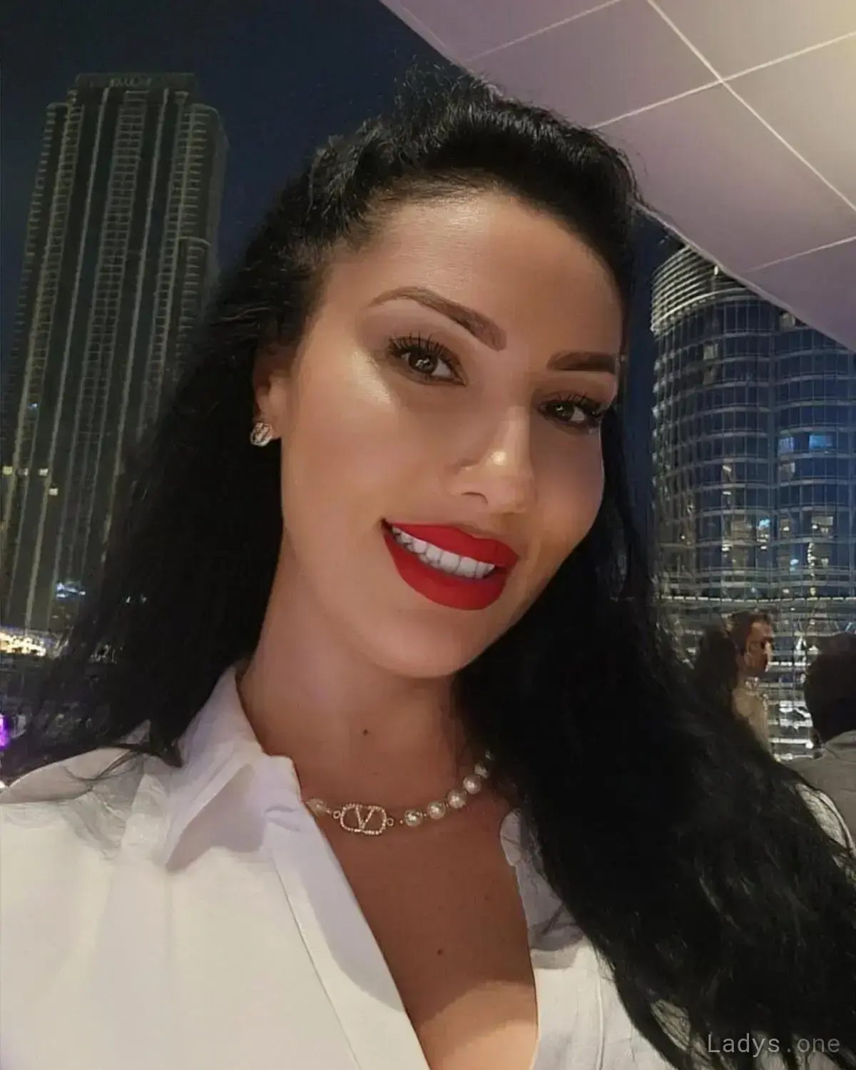 Mina, 35 years brunette escorts in Dubai, height 173 sm, Weight kg