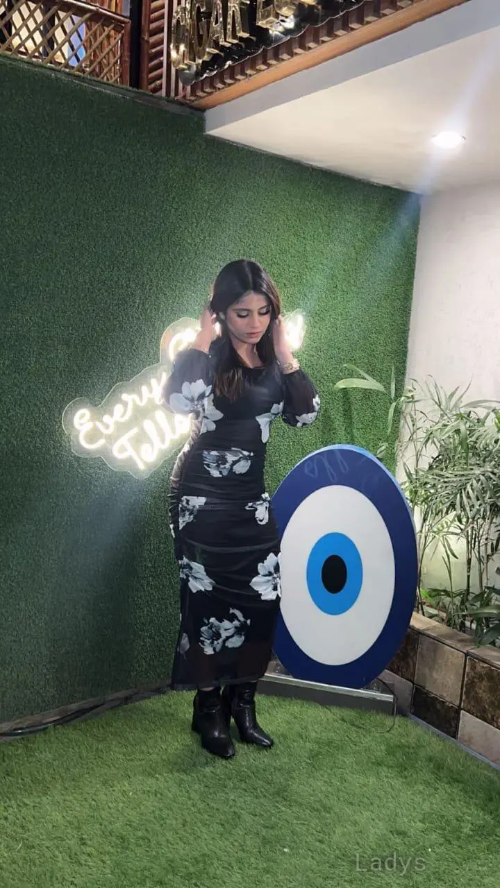 Muskan, 23 years brunette escorts in Dubai, height 168 sm, Weight kg