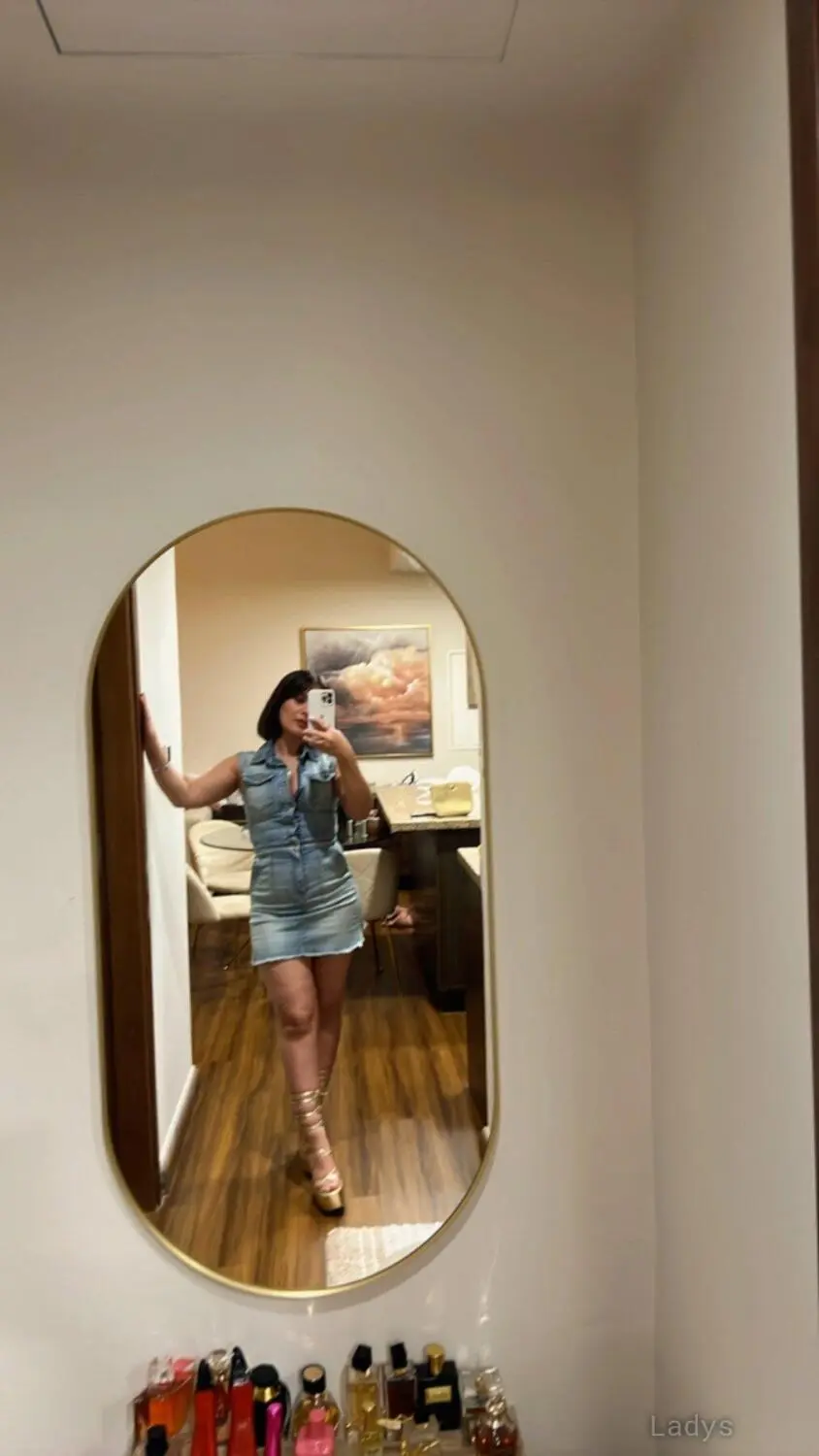 Niloo, 28 years brunette escorts in Dubai, height 155 sm, Weight  kg