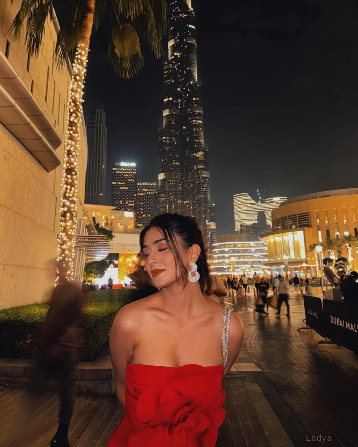 Nisha, 22 years brunette escorts in Dubai, height 169 sm, Weight  kg