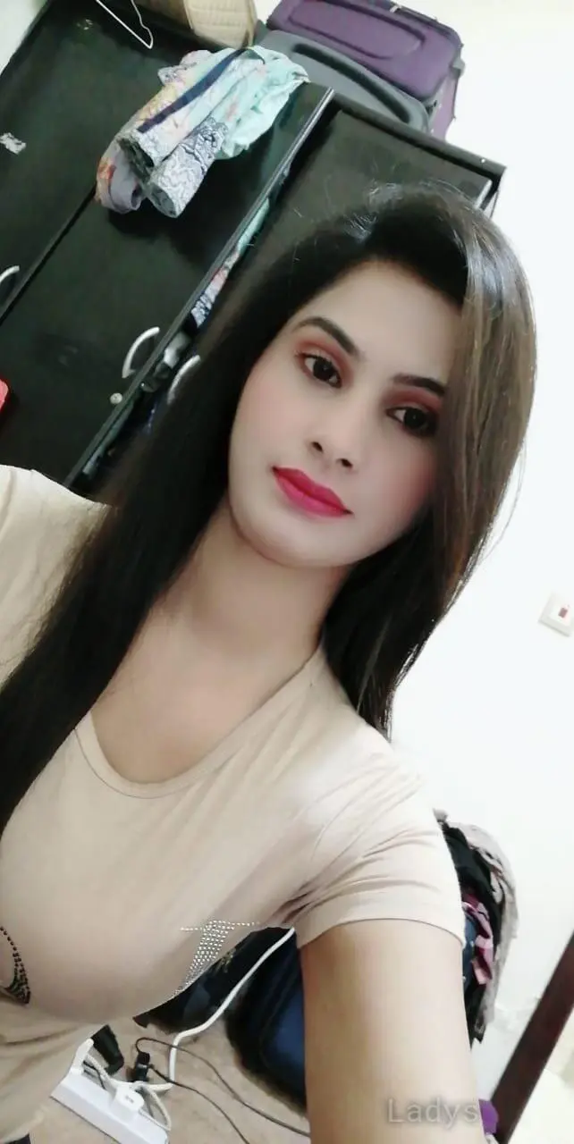 Noor, 22 years brunette escorts in Dubai, height 167 sm, Weight  kg