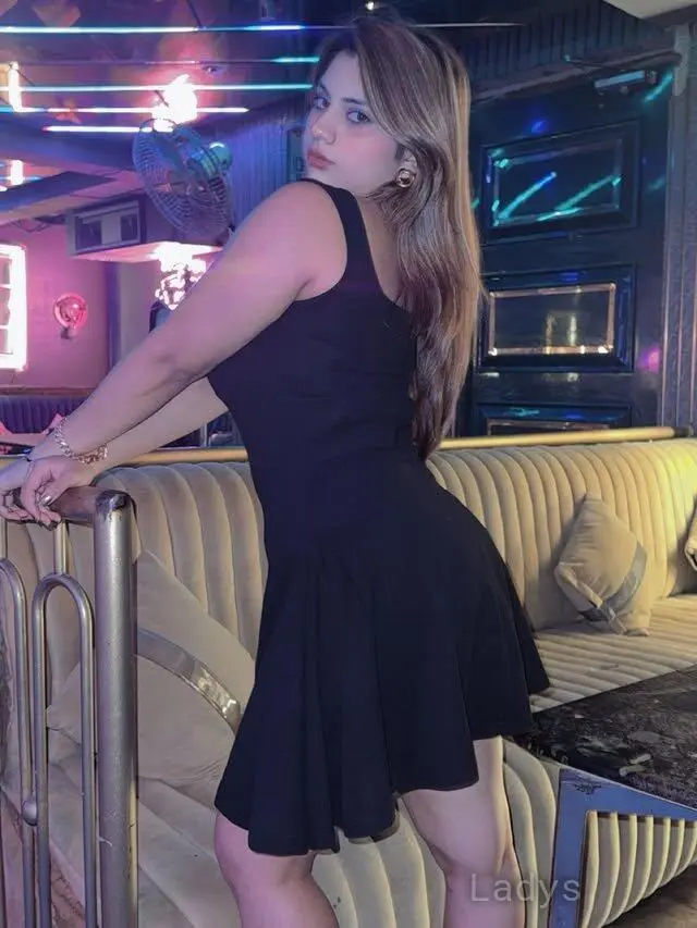 Pooja, 23 years brunette escorts in Dubai, height 170 sm, Weight kg