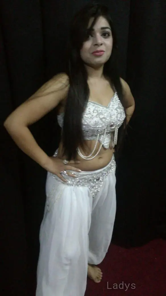 Preeti, 22 years brunette escorts in Dubai, height 166 sm, Weight  kg