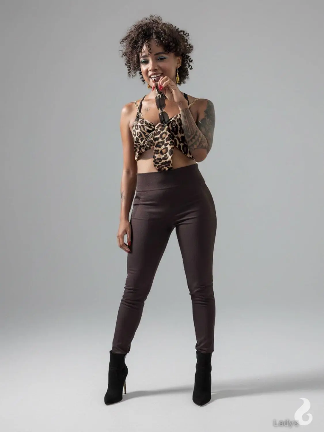 River, 19 years brunette escorts in Dubai, height 150 sm, Weight  kg