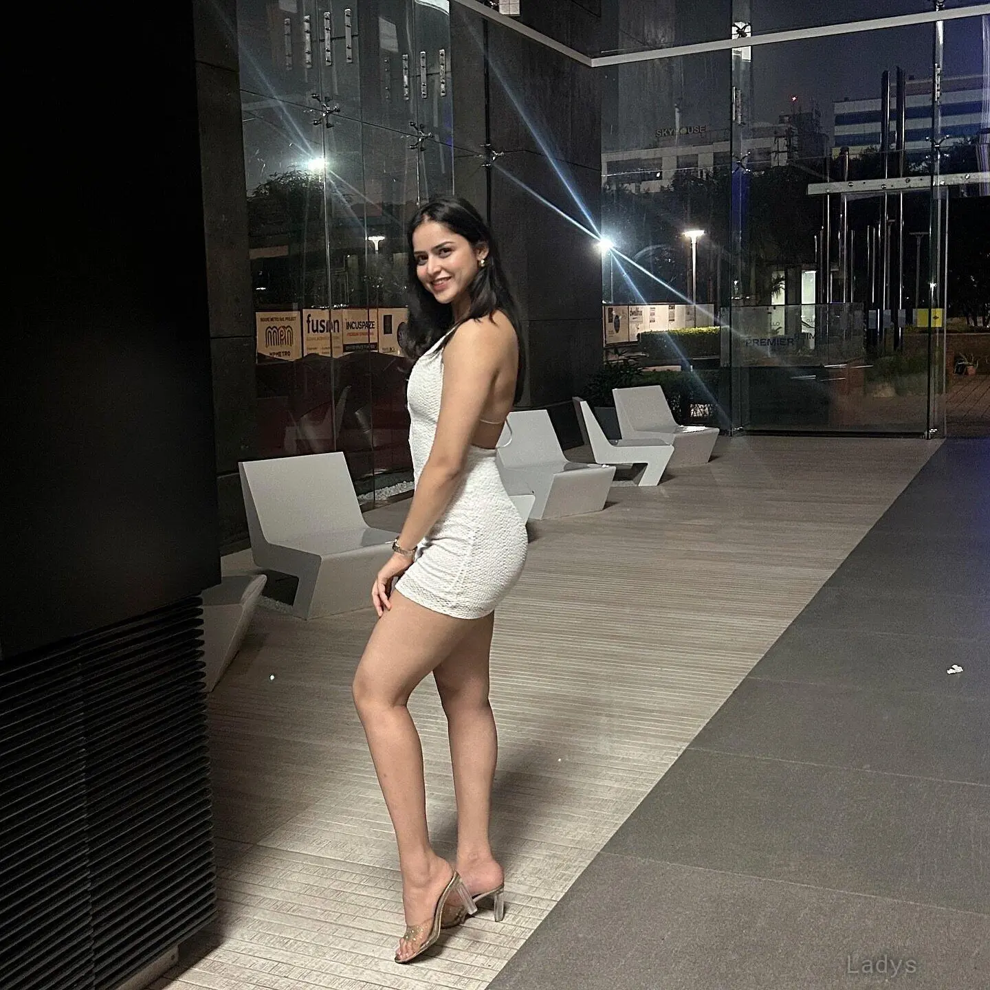 Ruchi, 22 years brunette escorts in Dubai, height 160 sm, Weight  kg