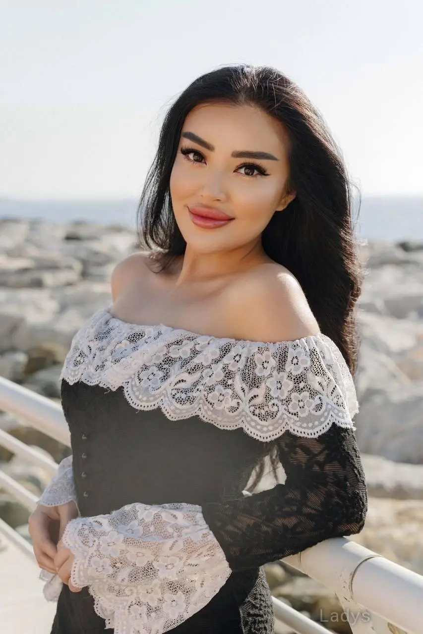 Sabina, 24 years brunette escorts in Dubai, height 169 sm, Weight kg
