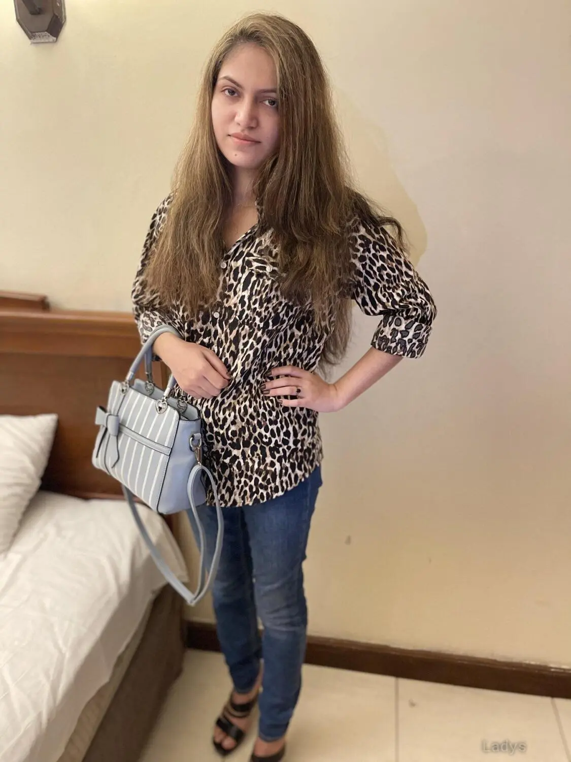 Sanvi, 21 years brunette escorts in Dubai, height 175 sm, Weight  kg