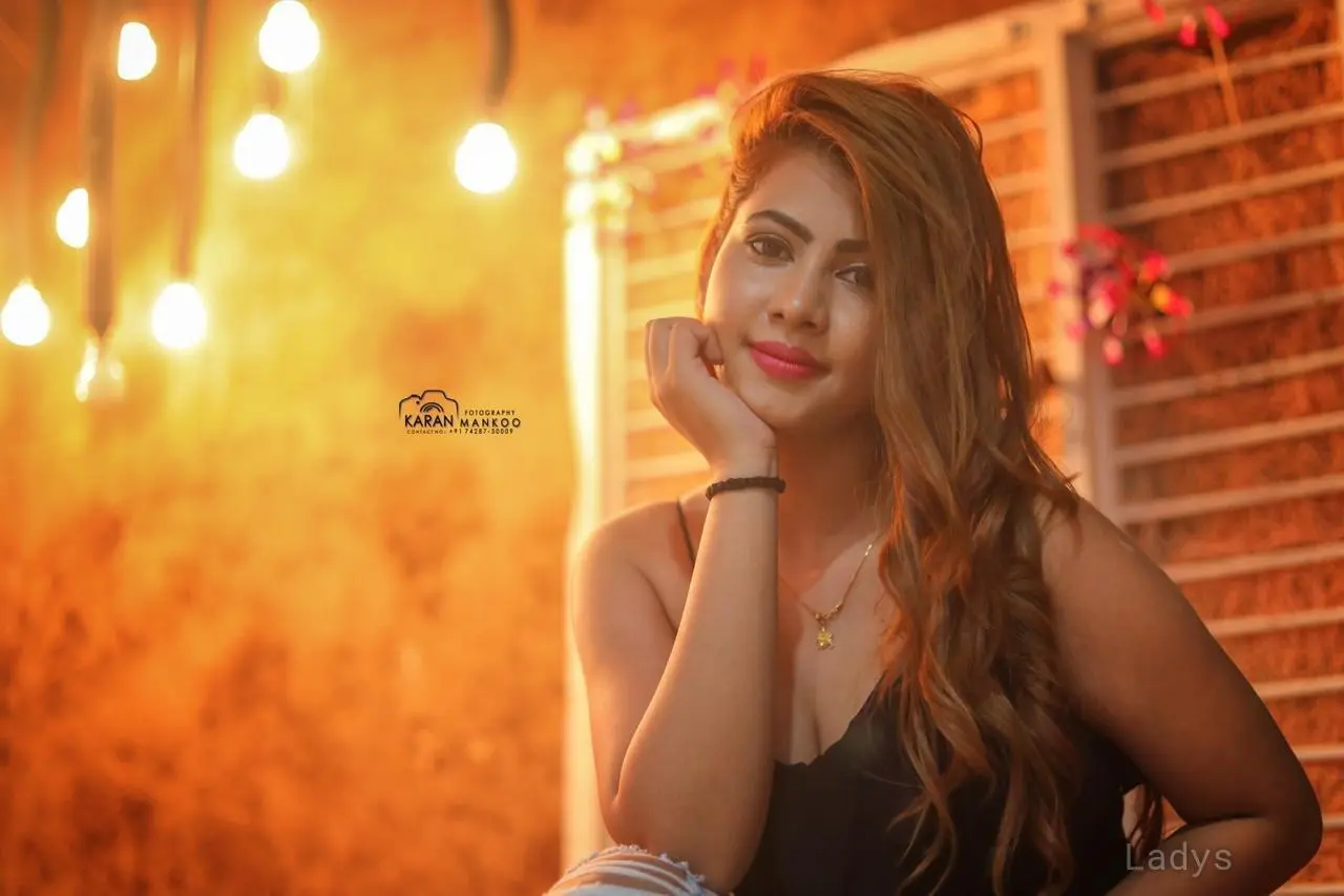 Sanya Indian Model, 23 years brunette escorts in Dubai, height 167 sm, Weight kg