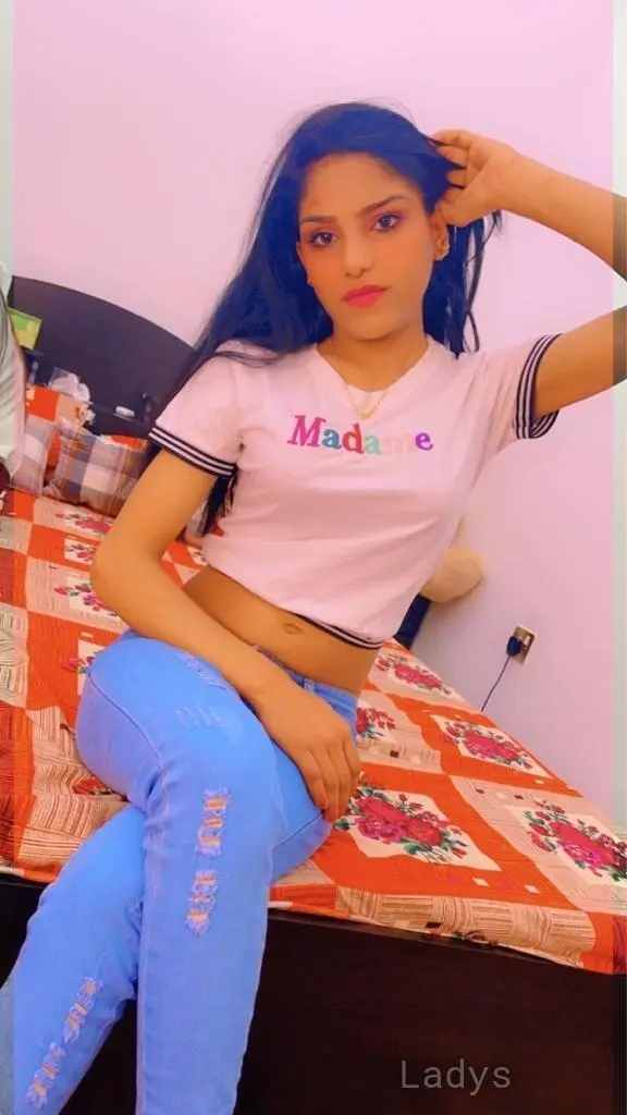 Sapna, 19 years brunette escorts in Dubai, height 166 sm, Weight  kg