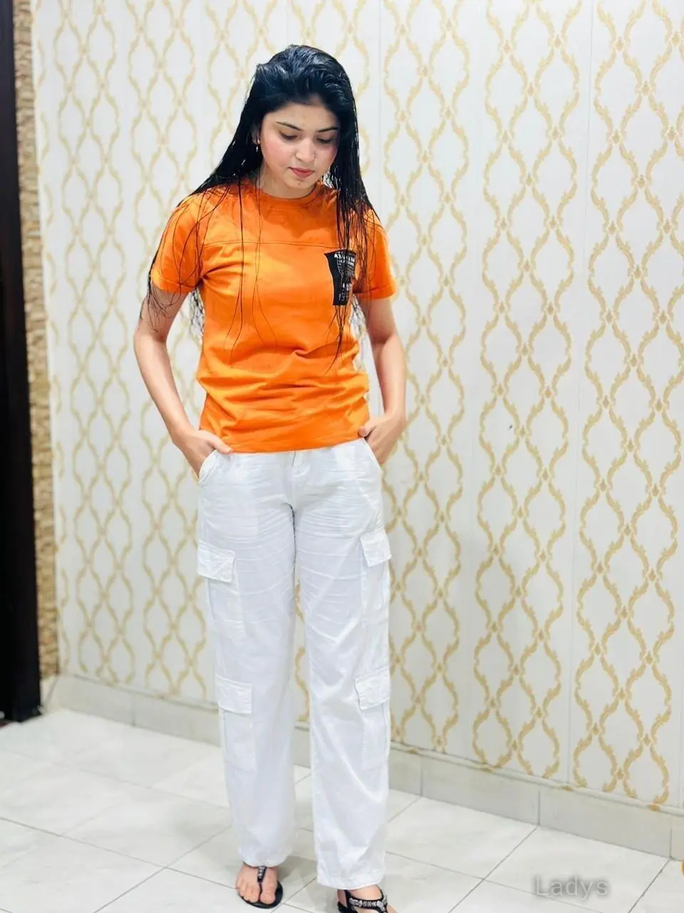 Sara, 22 years brunette escorts in Dubai, height 162 sm, Weight  kg